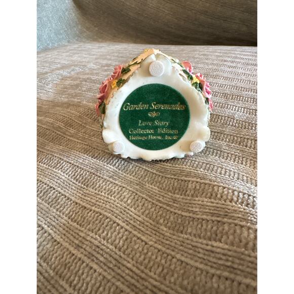 Heart Shaped Mirrored Trinket Box Garden Serenades Brahms Lullaby Heritage House - Picture 5 of 5